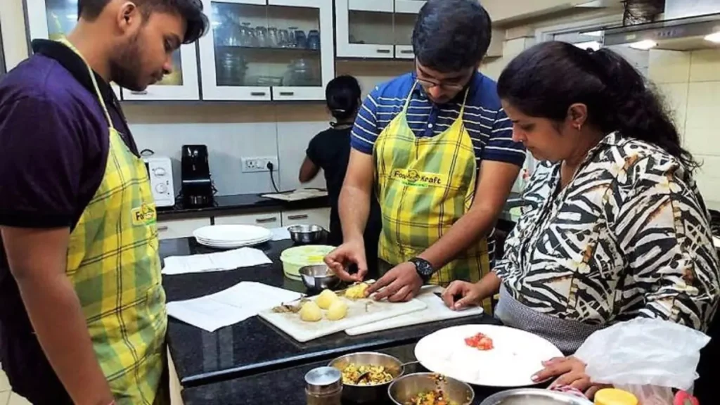 Residential Indian Cook Job in Kolkata for Freshers