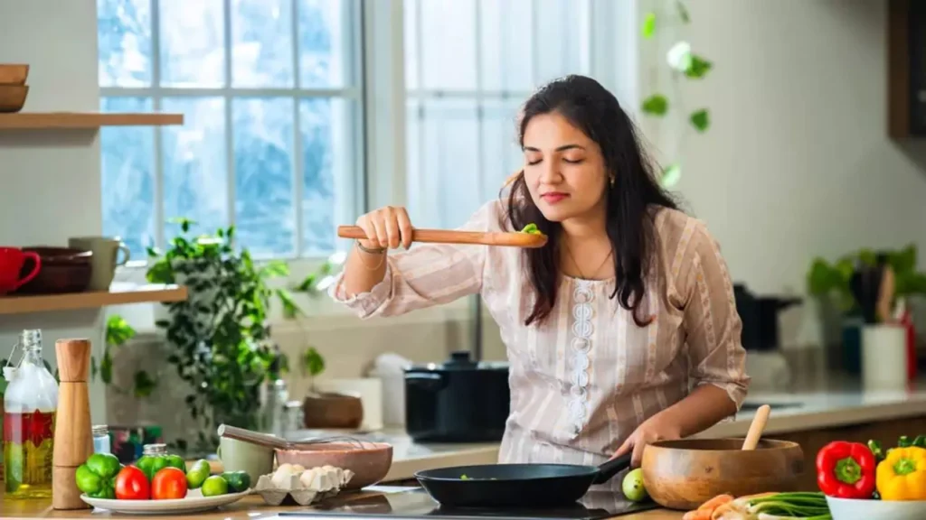 Residential Indian Cook Job in Kolkata for Freshers